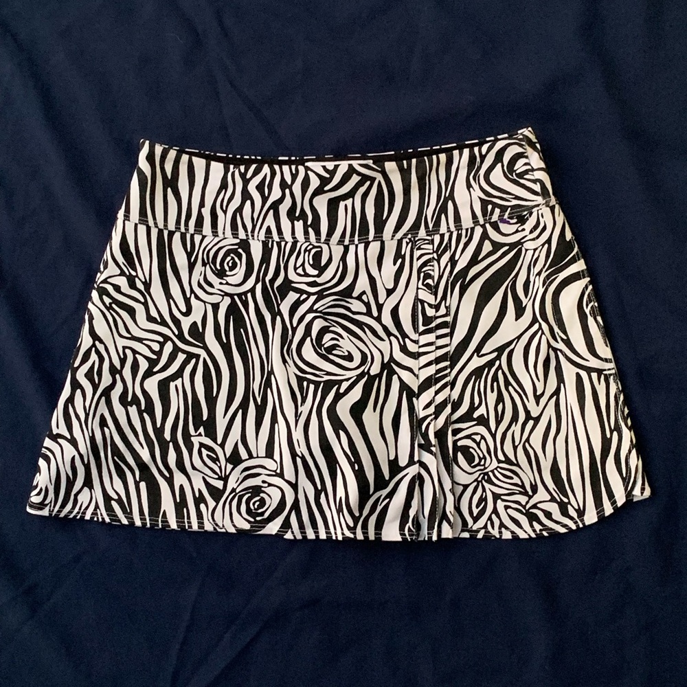 JERDOG ATHLETIC WOMENS Tennis Golf SKIRT SKORT Sz Small Black and White Flowers
